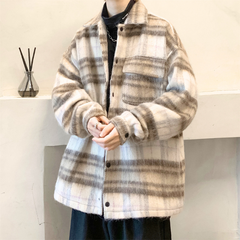 30代メンズ向けの秋冬チェックシャツジャケットを着用した前面スタイル