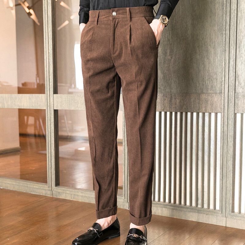 タック入りコーデュロイテーパードパンツ ブラウン メンズ