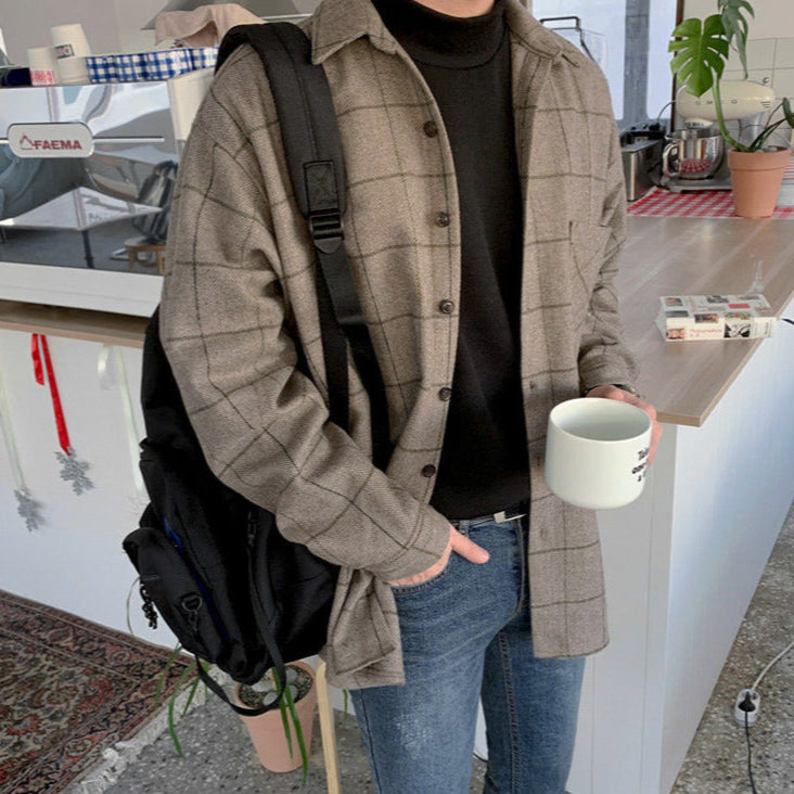 黒インナーと合わせたこなれコーデの正面カット