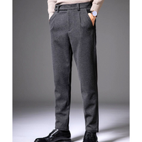 グレーのスラックス前面スタイル（立ち姿）