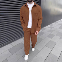 ブラウンのコーデュロイシャツセットアップ｜温かみある色合いが映える30代の休日コーデ