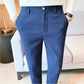 濃紺のワッフル調テーパードパンツ｜落ち着いた印象で好感度UP