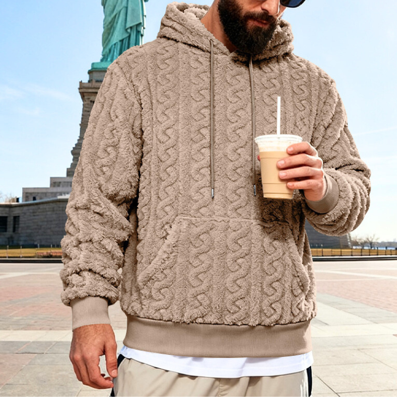 フード付きフリースパーカーのカンガルーポケット写真｜防寒と実用性を兼ね備えた設計