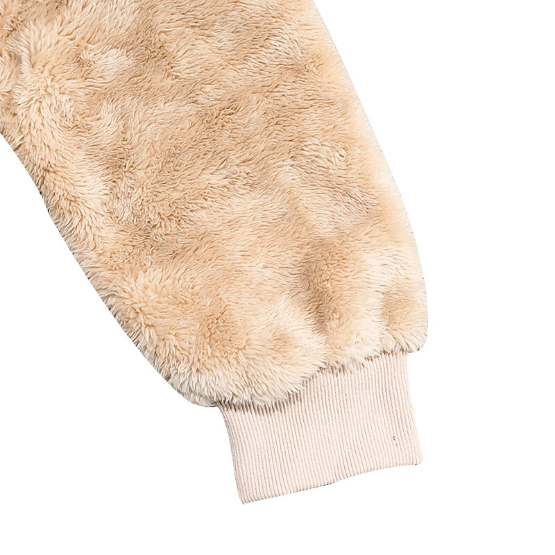 ベージュフリースの質感拡大写真｜暖かく軽やかな素材感