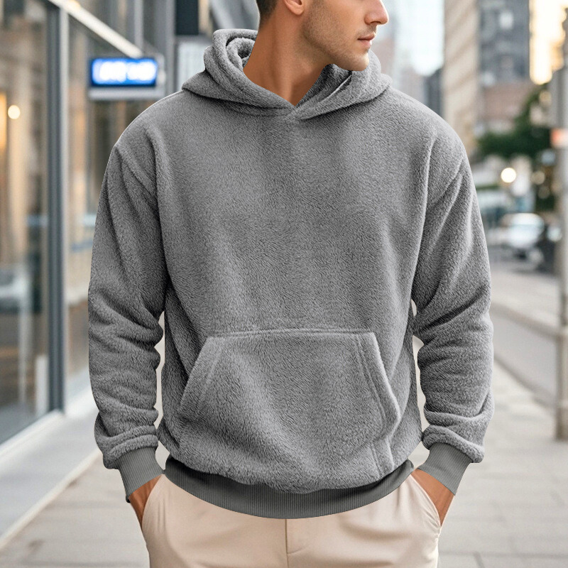 グレーの両面フリースパーカー｜どんなコーデにも馴染む万能カラー