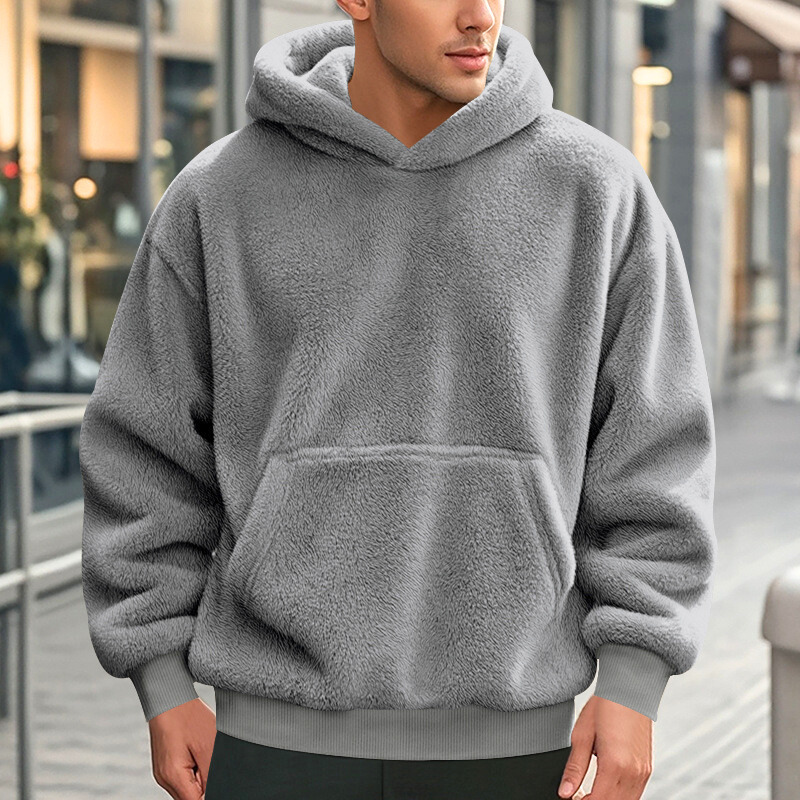 グレー着用の街歩きコーデ｜都会的で落ち着いた印象