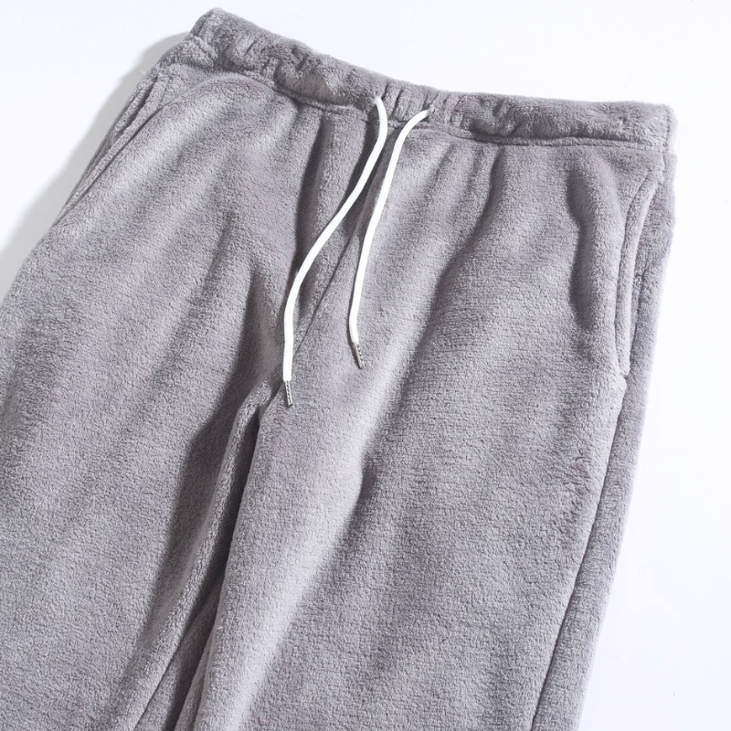 グレーフリースパンツのウエストディテール｜ドローストリング仕様で快適な履き心地