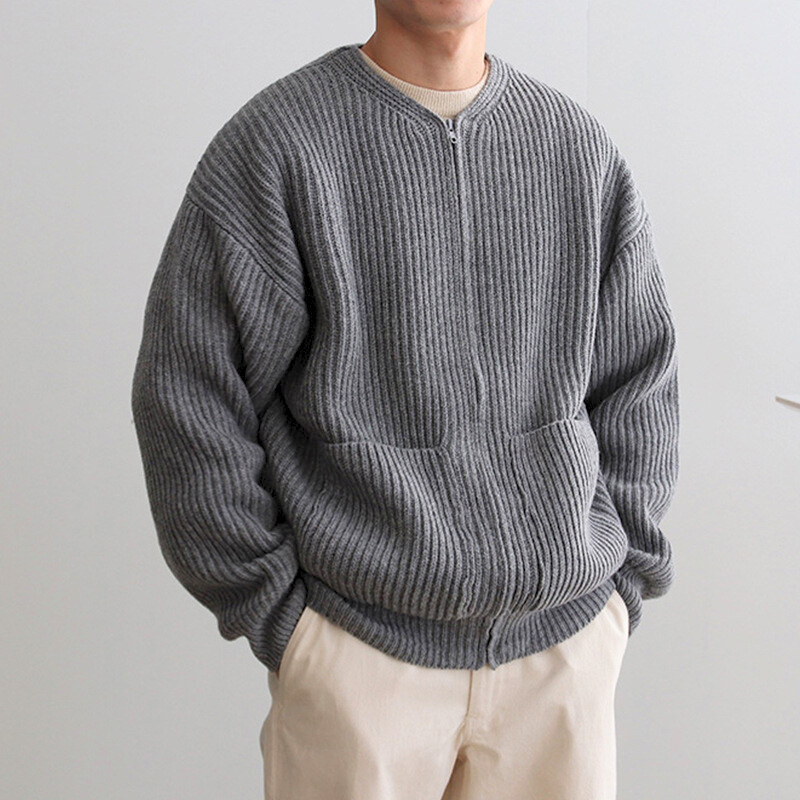 グレー系カーディガンで柔らかさと男らしさを両立
