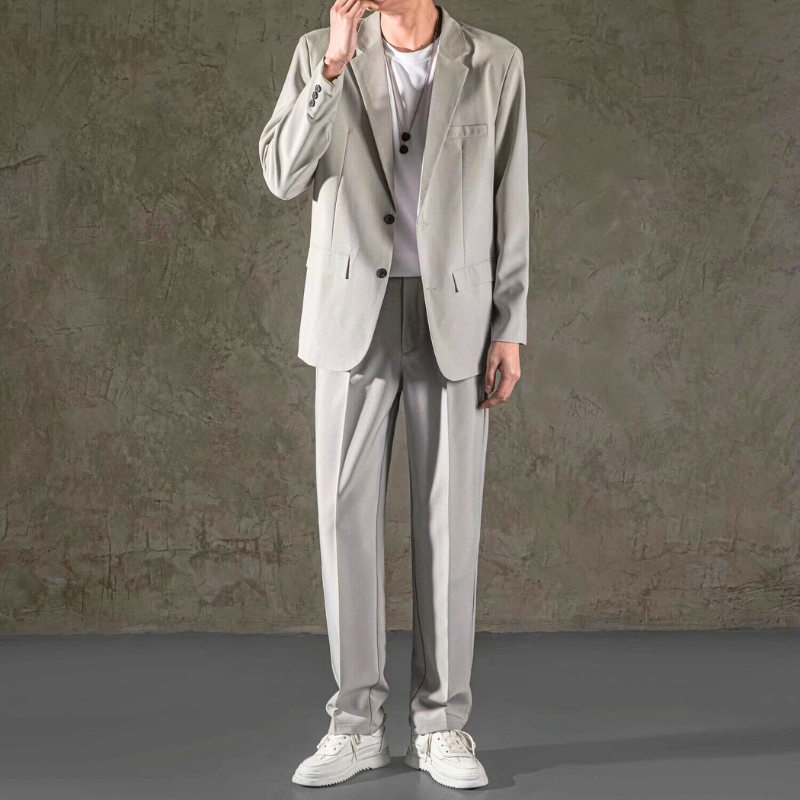 ライトグレー セットアップ メンズ 春コーデ