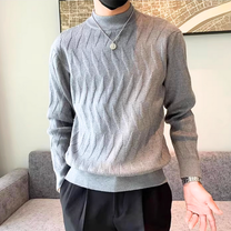 30代メンズに人気の波打つリブ柄ニット。グレーでまとめた上品な春秋冬スタイル