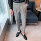 正面から立ち姿を写した千鳥格子パンツコーデ