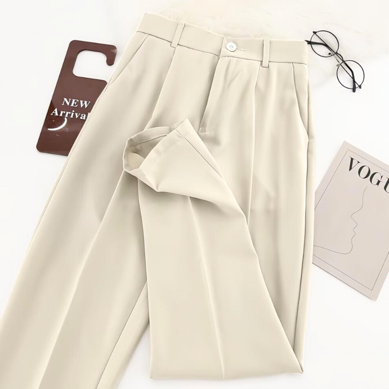 春夏アイボリー テーパードパンツ メンズ向け 素材ディテール