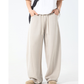 ワイドなアイボリーパンツでゆったり感を満喫｜春秋のおうち時間にも◎