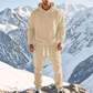 30代メンズが着用するベージュの幾何ジャカードフードセットアップ（秋冬）