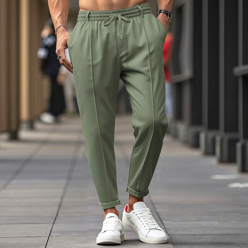 カーキのパンツをスタイリッシュに履きこなす30代メンズ