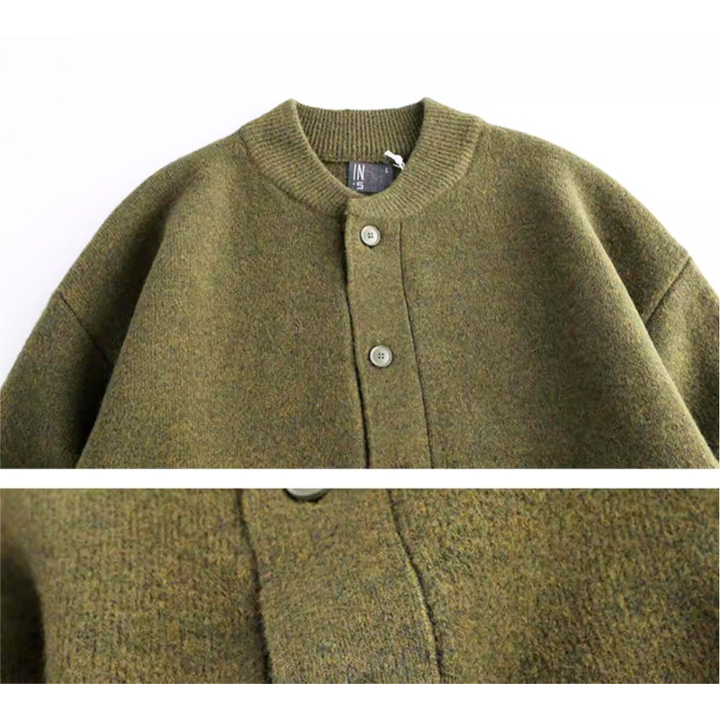 30代・40代メンズ向けカーキニットカーデジャケットの平置きフロント