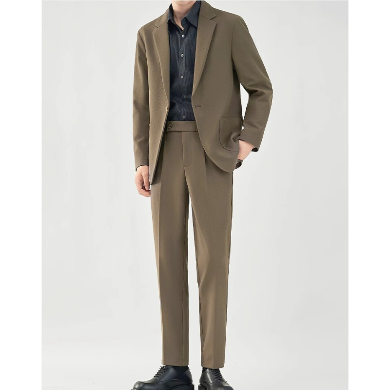 全身コーデ：カーキテーラードセットアップ 春夏秋の着回し例