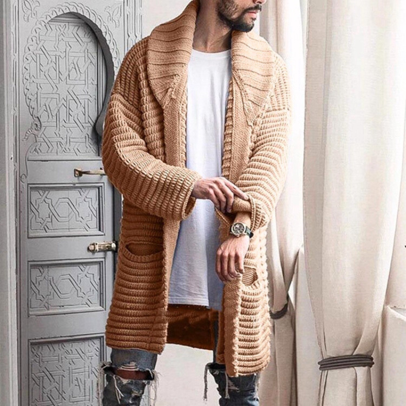 肉厚で凹凸感のあるローゲージ畦編みニットの素材感アップ