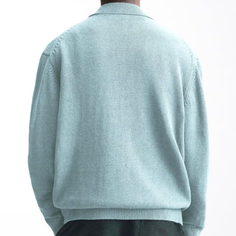 襟付き透かし編みニットカーディガンの背面シルエットと落ち感