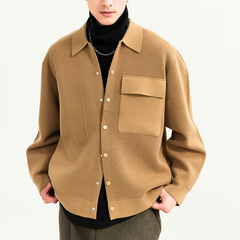 30代メンズ向けベージュのニットシャツジャケット着用コーデ