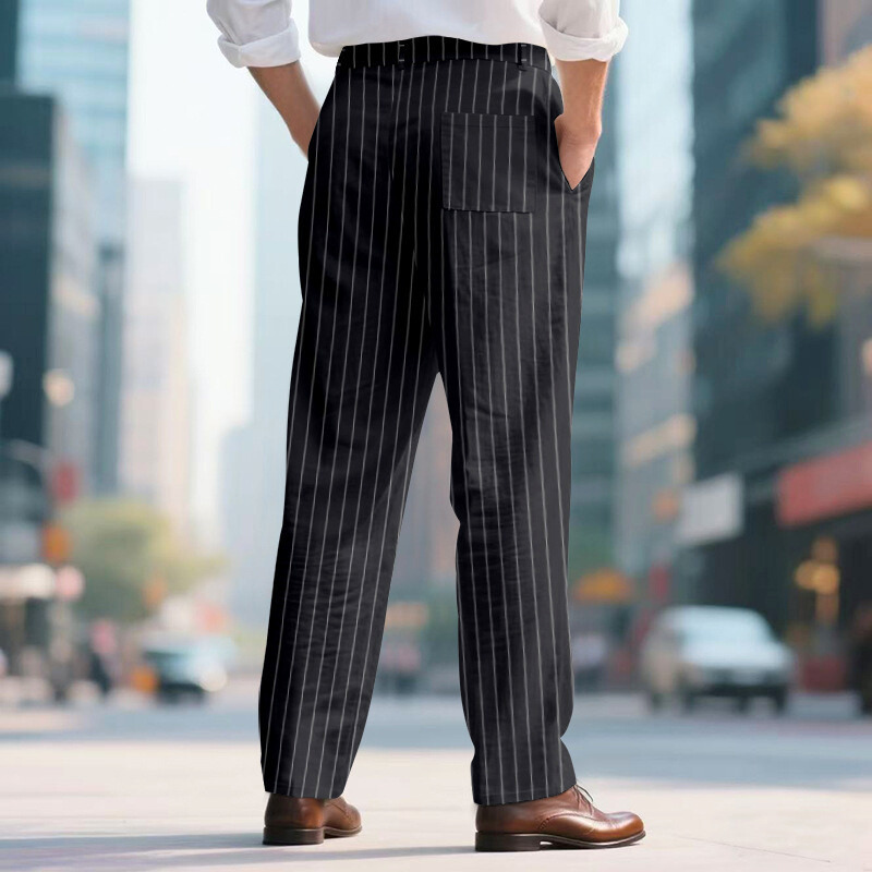 黒のリネン混パンツ後ろ姿｜シックで落ち着いた印象に