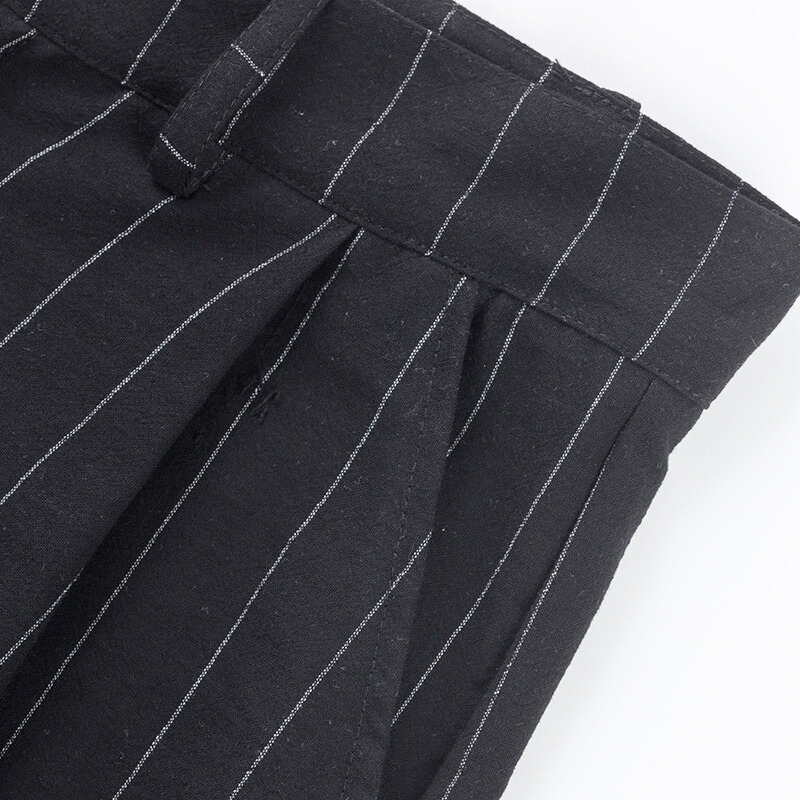 ブラック生地のディテール写真｜軽くて上質なリネンブレンド素材