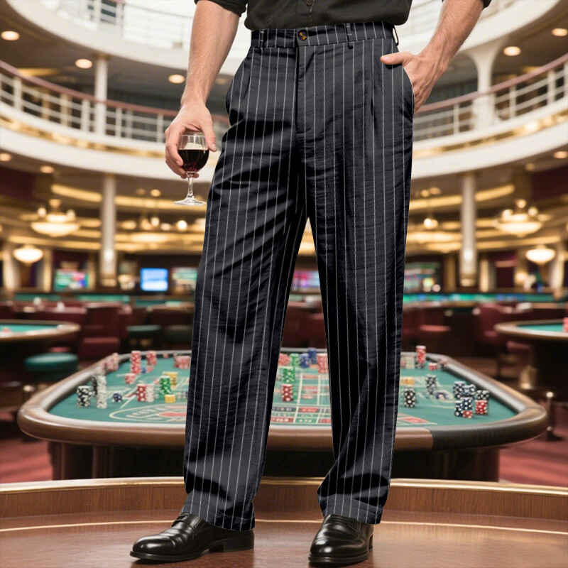 ブラックパンツの横姿｜縦ラインが脚長効果を引き立てる