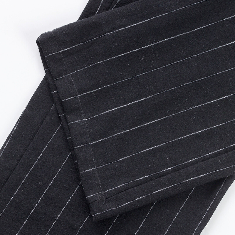 裾のステッチディテール｜丁寧な縫製が際立つ仕上げ（ブラック）