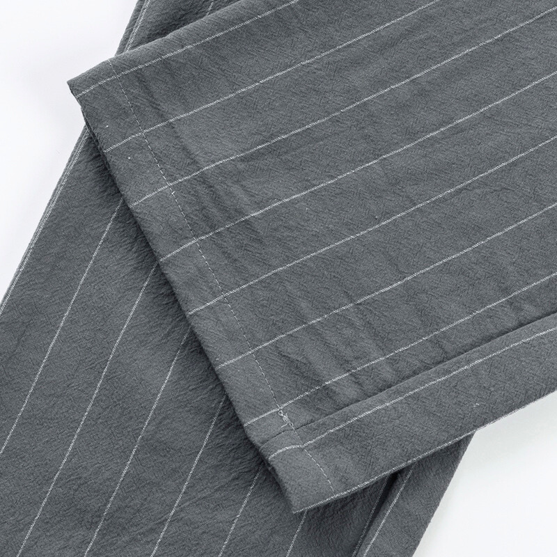 裾のステッチディテール｜丁寧な縫製が際立つ仕上げ