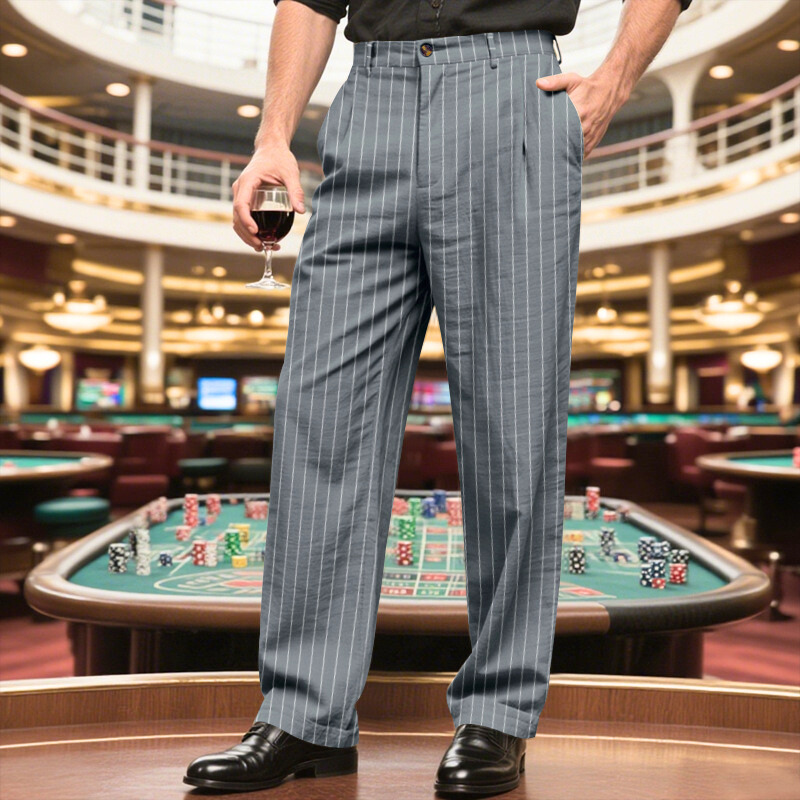 グレーリネンパンツの横姿｜ゆったりしたシルエットが美脚効果を演出