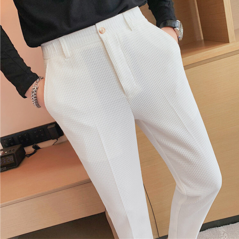 淡色系のワッフルパンツ｜オフホワイトで優しげなコーデに