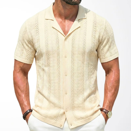 アイボリーの透かし編みオープンカラー半袖サマーニットシャツ着用イメージ