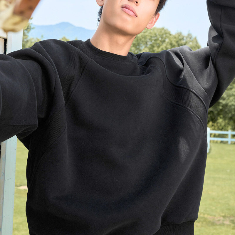 メンズ黒スウェット ミニマルスタイリング