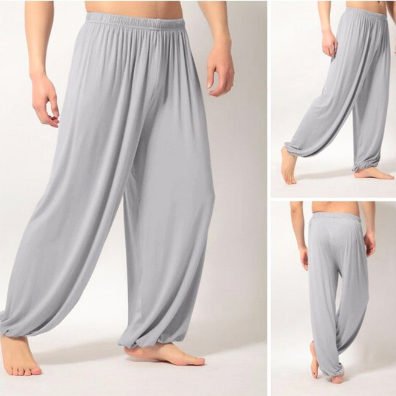 30代・40代メンズに似合うとろみイージーパンツ｜グレーの着用イメージ