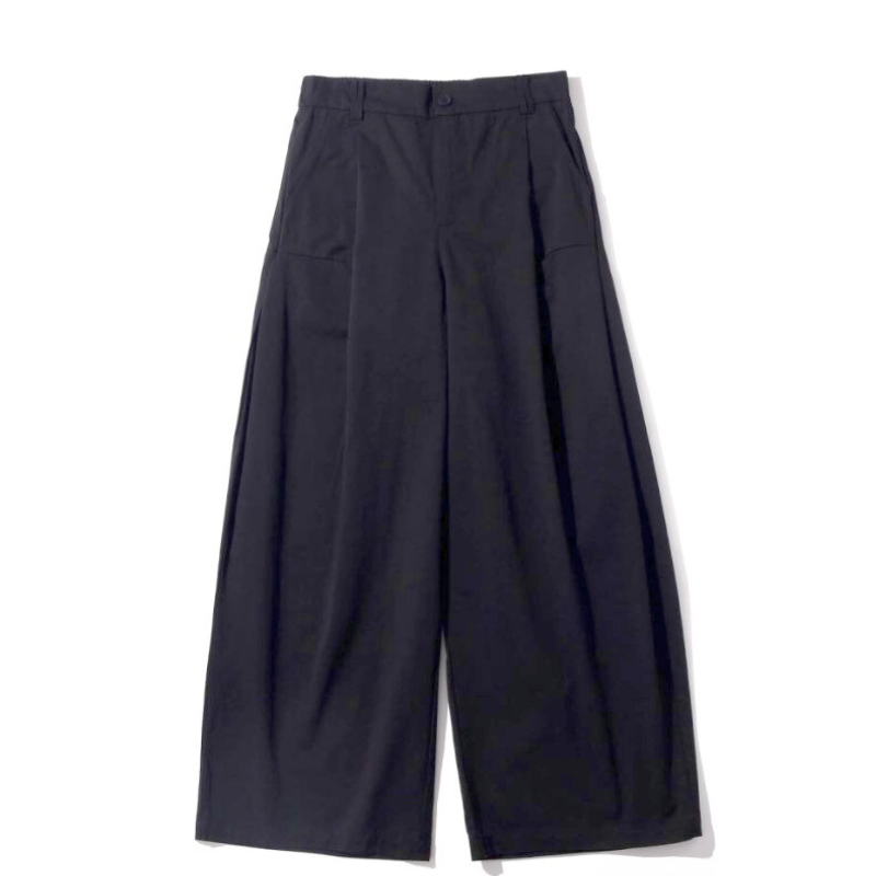 ブラック ワイドストレートパンツ｜リラックス感ときれいめの両立デザイン