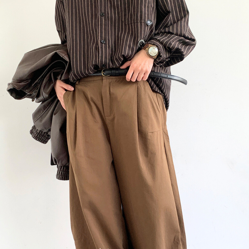 大人の抜け感を作るワイドパンツ｜タック入りで腰まわりを自然にカバー