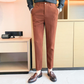 30代メンズ向け 赤茶ワッフルテーパードパンツ｜秋冬の上品カジュアルに