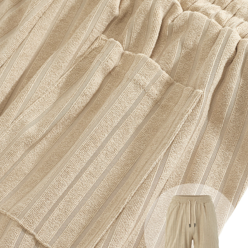 縦リブ素材の立体感｜ベージュの生地ディテール