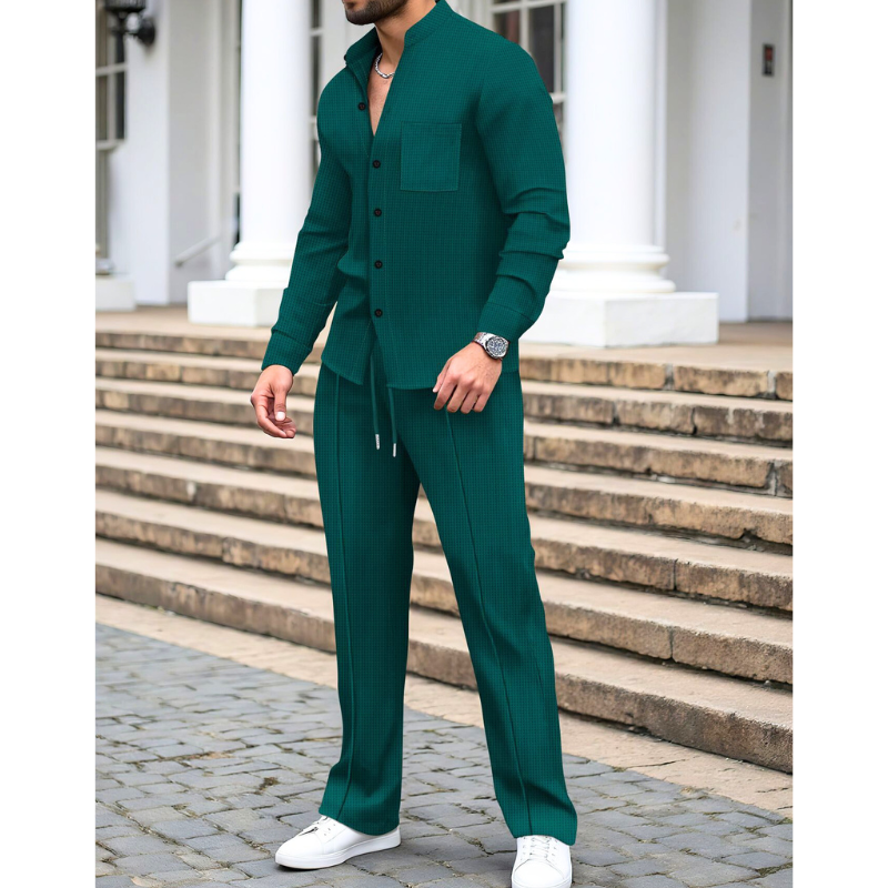 30代・40代メンズの休日に映えるワッフルセットアップ｜グリーンの着用イメージ