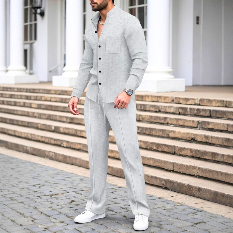 ワッフル素材のバンドカラーシャツセットアップ メンズ｜ライトグレーの着用イメージ