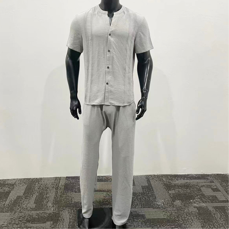 楊柳風グレーセットアップのマネキン展示画像（フロント）
