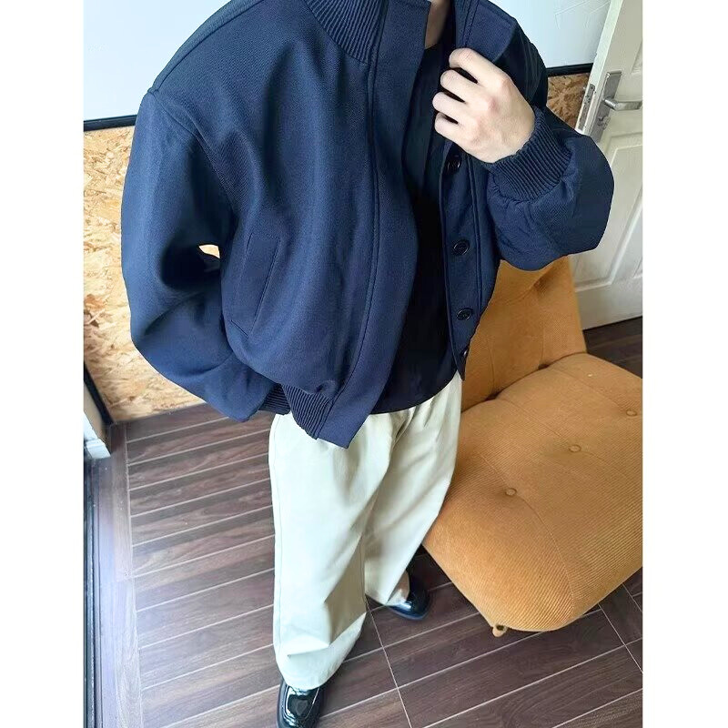 カジュアルにもきれいめにも合うショート丈ジャケット｜春秋アウター