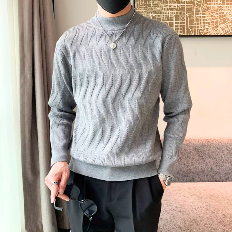 柔らかいグレーのニットで彼女とのデートにも好印象。30代メンズ向け秋冬アイテム
