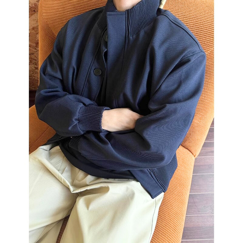 シンプルで合わせやすいスタンドカラージャケット｜上質な厚手生地