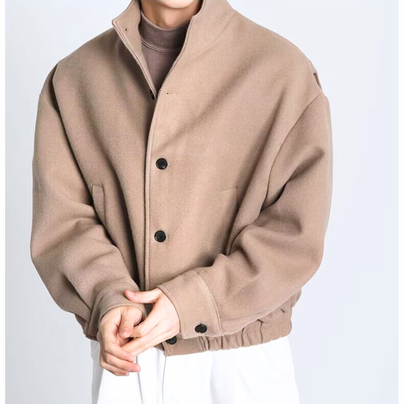 秋冬らしい起毛感が魅力のベージュブルゾン スタンドカラーで大人の抜け感を演出