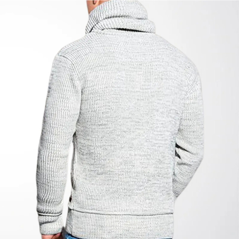 ゆったり首元と柔らかな編み地が特徴のスタンドネックニットセーター グレー