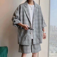 30代40代メンズ向け 薄手チェック柄オーバーサイズジャケットとショーツセットアップ 夏コーデ