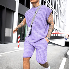 30代メンズにおすすめのサマーニットセットアップ ラベンダー ノースリーブトップス×ショートパンツ 夏の大人カジュアル