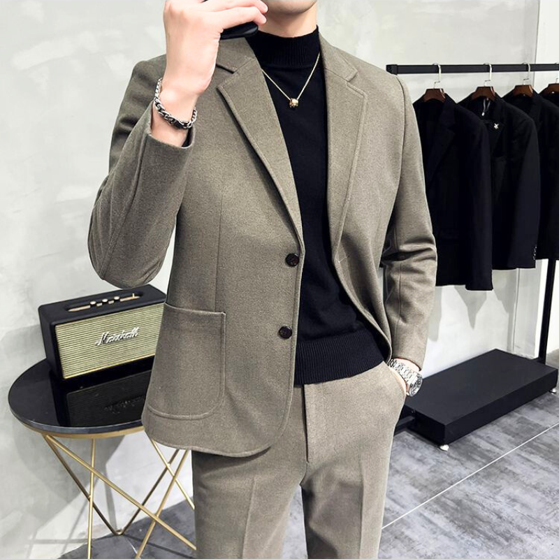 30代メンズのきれいめカジュアルを演出するテーラードジャケットの細部デザイン