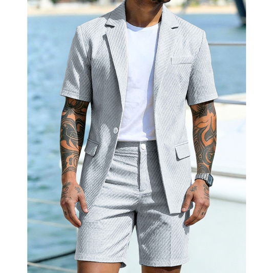 ライトグレーの凹凸素材半袖ジャケットセットアップ着用イメージ